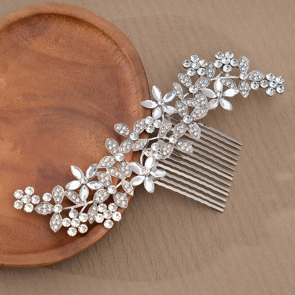 European and American Classic Bridal Hair Accessories Alloy Rhinestone Insert Comb High-end Wedding Banquet Hair Styling Accessories Retro Hair Comb for Women