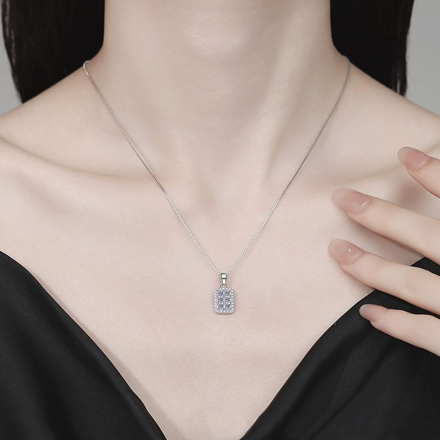 Liuvelle Eternal Square Diamond Pendant – Timeless Elegance Necklace