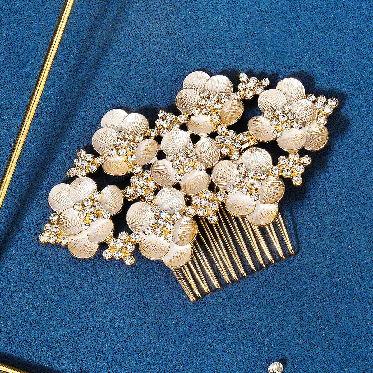 European and American Classic Bridal Hair Accessories Alloy Rhinestone Insert Comb High-end Wedding Banquet Hair Styling Accessories Retro Hair Comb for Women