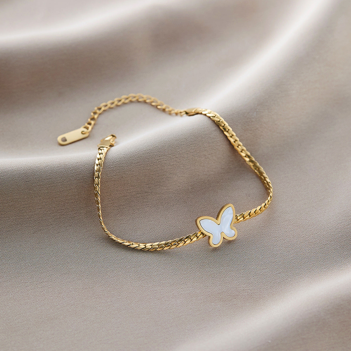Liuvelle 18K Gold Multi-Style Bracelets – Perfect for Stacking & Everyday Wear